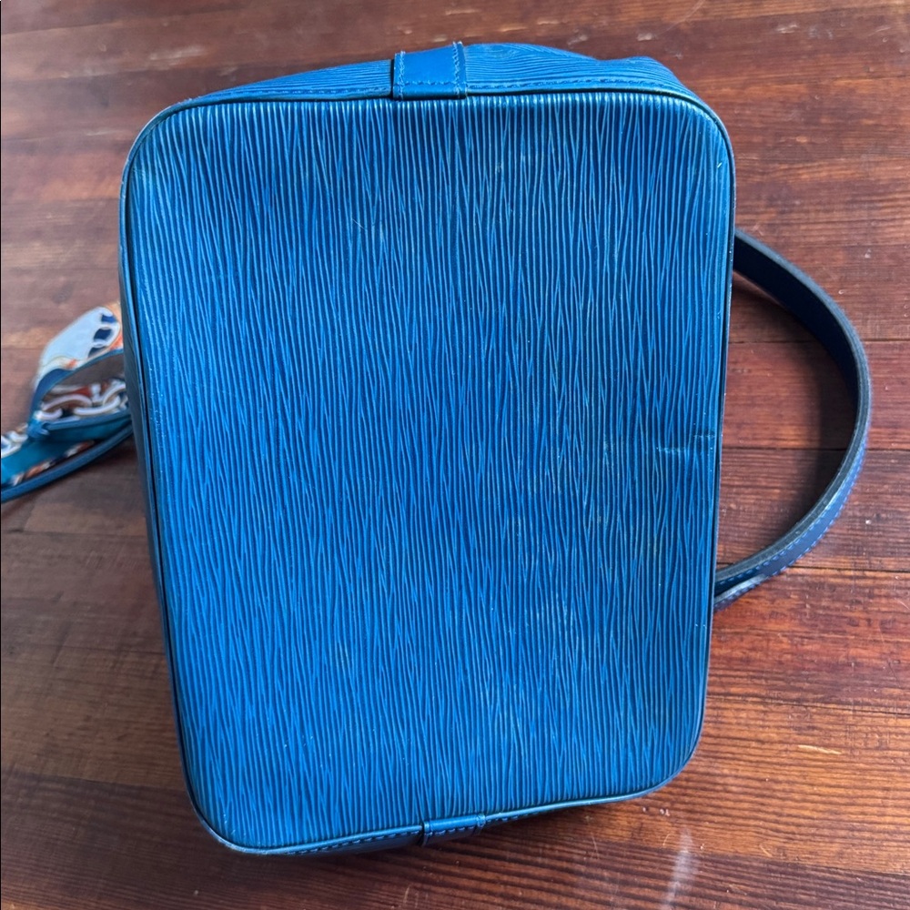 Louis Vuitton Epi Noe Bucket Bag - Picture 7 of 12